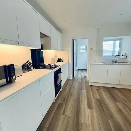 Modernised Townhouse Centrally Located Incl Parking Penzance Exterior photo