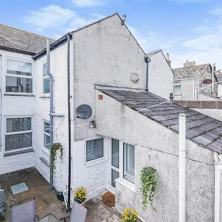 Modernised Townhouse Centrally Located Incl Parking Penzance Exterior photo