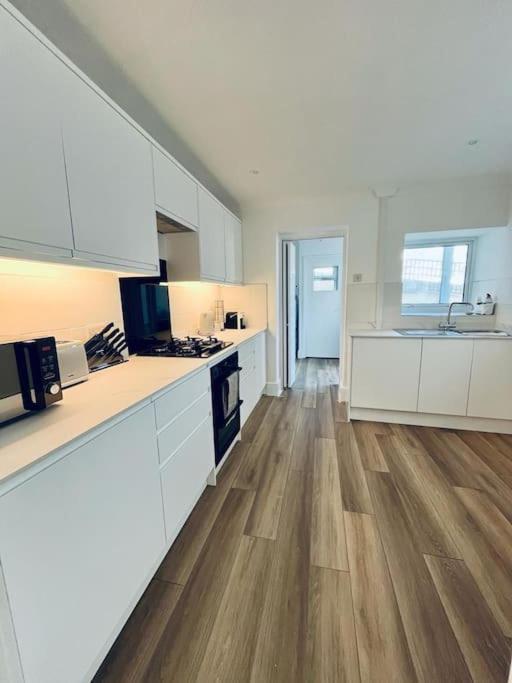 Modernised Townhouse Centrally Located Incl Parking Apartment *