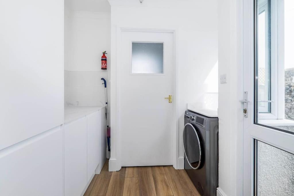 Modernised Townhouse Centrally Located Incl Parking Penzance