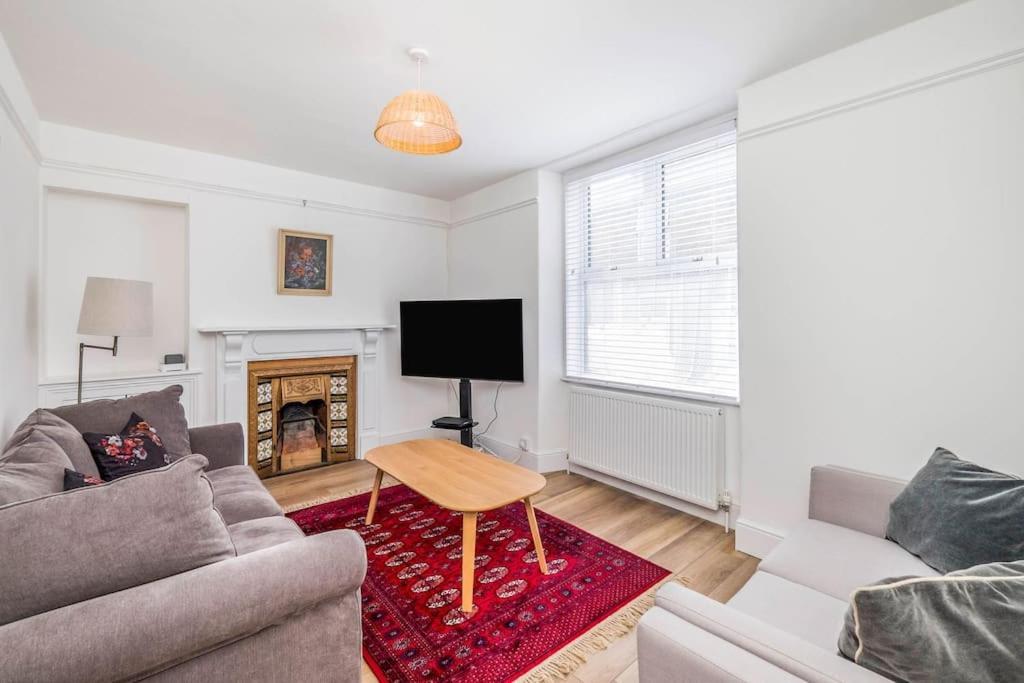 Modernised Townhouse Centrally Located Incl Parking
