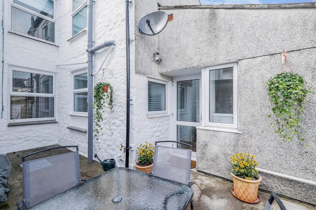 Modernised Townhouse Centrally Located Incl Parking Apartment Penzance