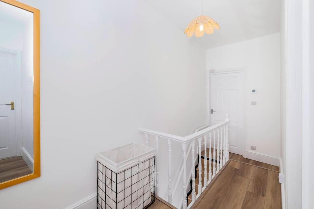 Modernised Townhouse Centrally Located Incl Parking Apartment Penzance