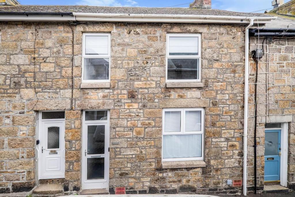 Modernised Townhouse Centrally Located Incl Parking Apartment Penzance