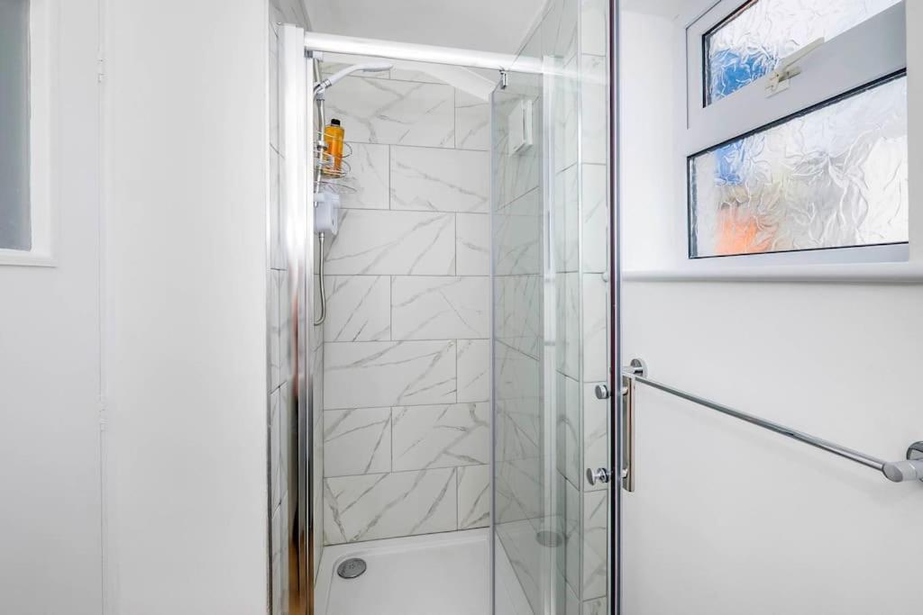 Modernised Townhouse Centrally Located Incl Parking * Penzance