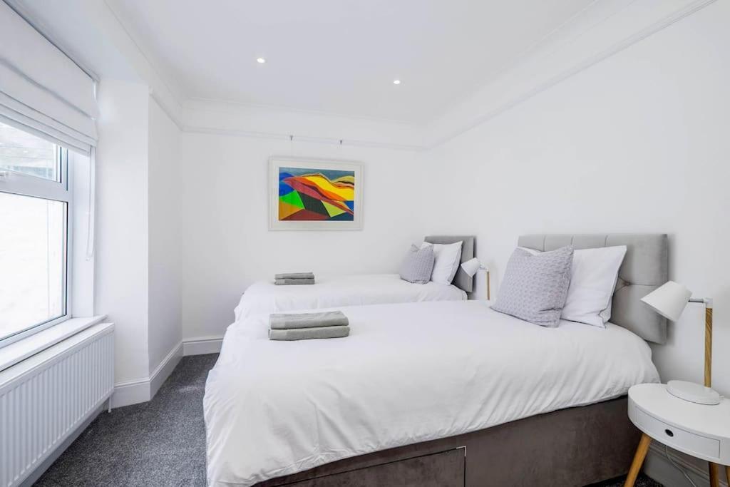 Modernised Townhouse Centrally Located Incl Parking Apartment Penzance