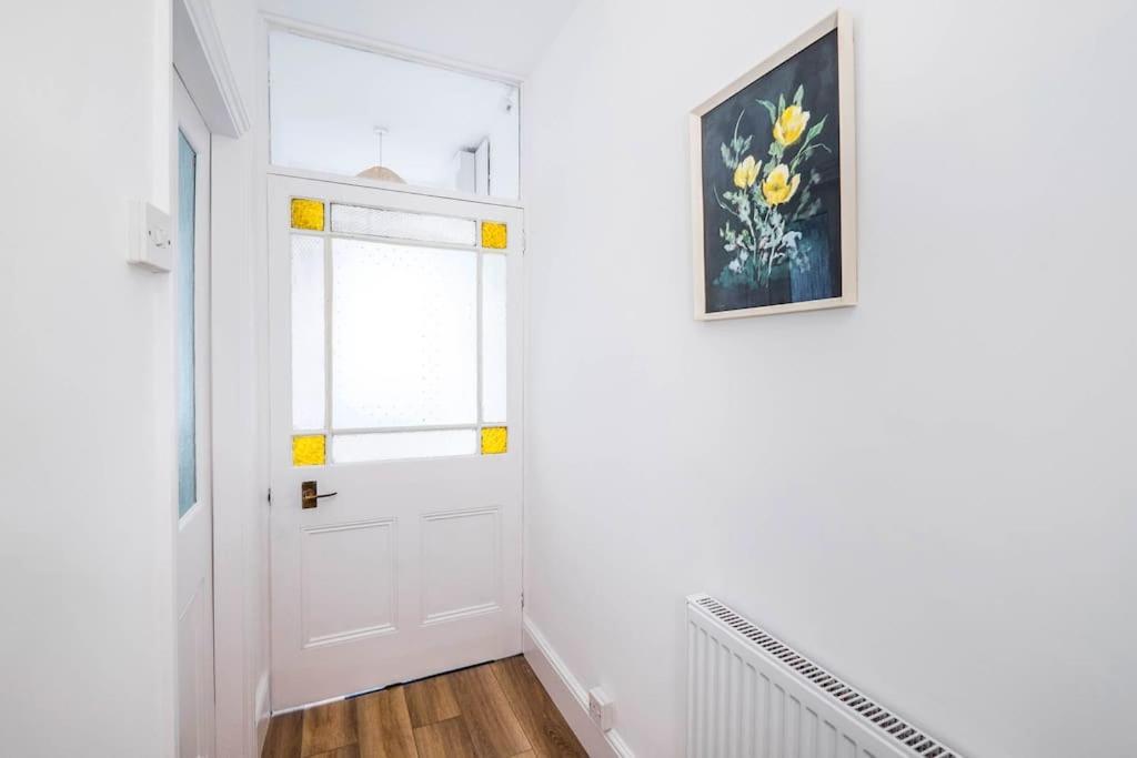 Modernised Townhouse Centrally Located Incl Parking Apartment *