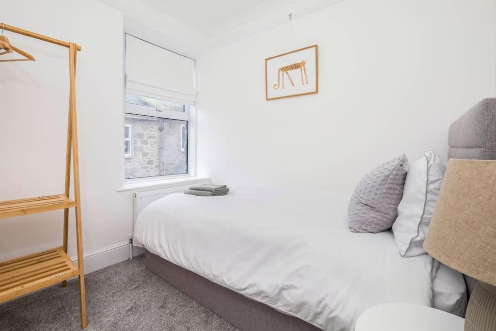 Modernised Townhouse Centrally Located Incl Parking *