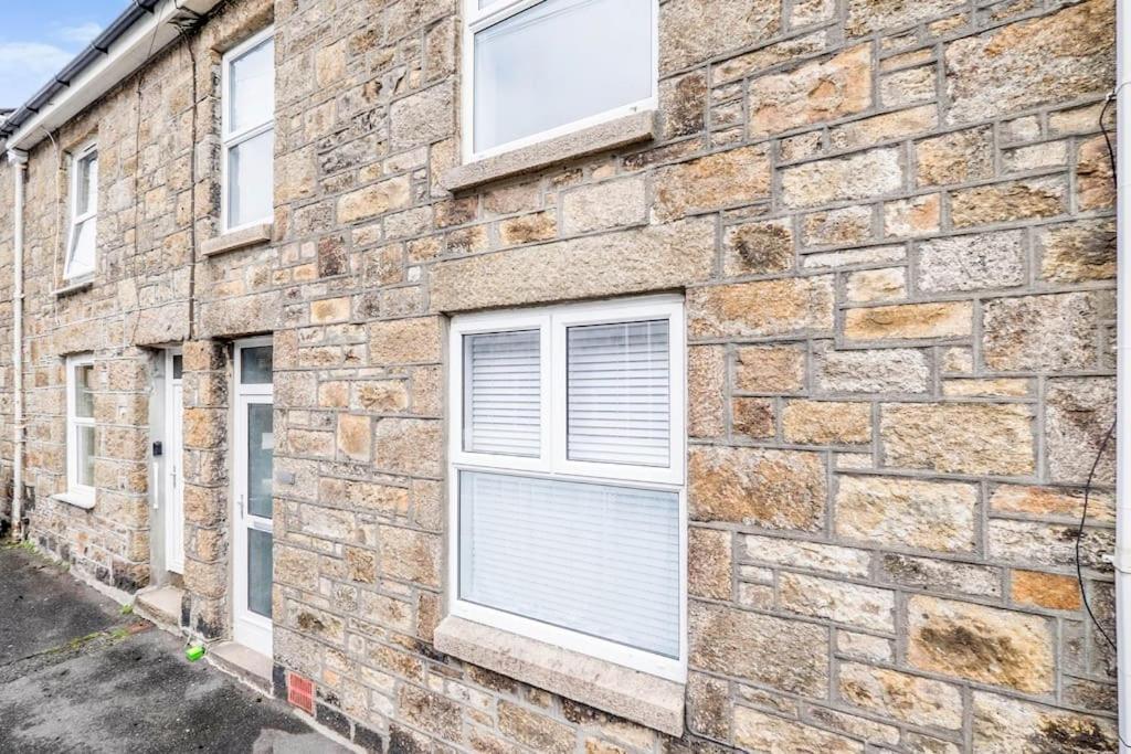 Modernised Townhouse Centrally Located Incl Parking