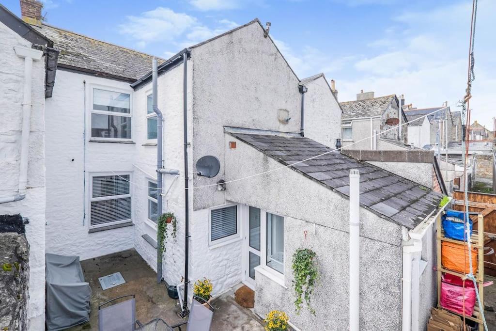 Modernised Townhouse Centrally Located Incl Parking * Penzance