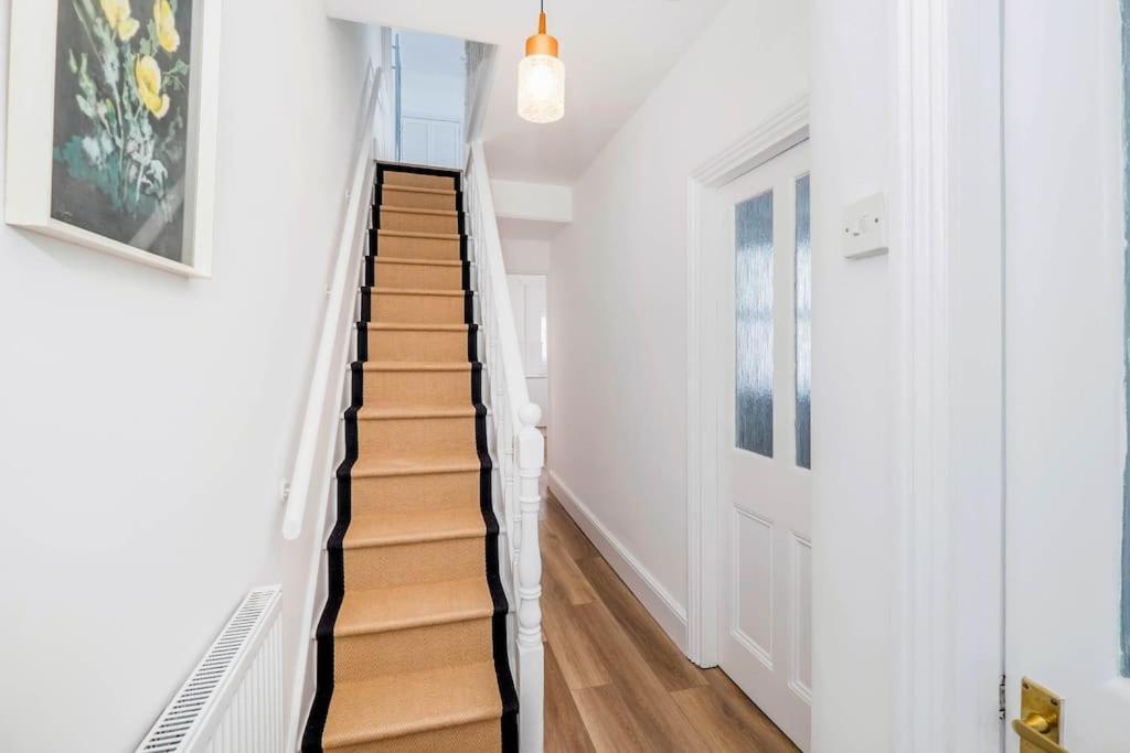Modernised Townhouse Centrally Located Incl Parking * Penzance