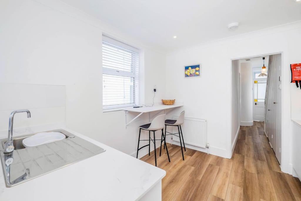 Modernised Townhouse Centrally Located Incl Parking *